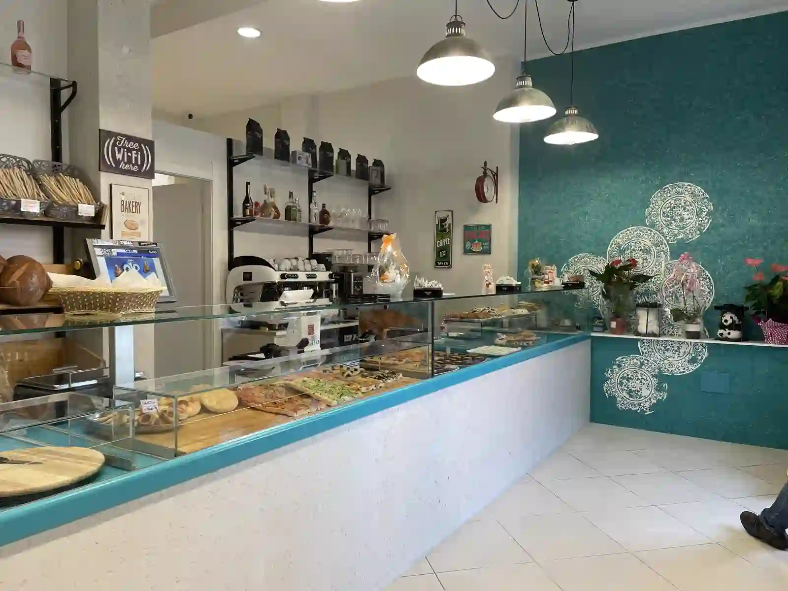 Pasticceria/panetteria con parete turchese — Creative Design
